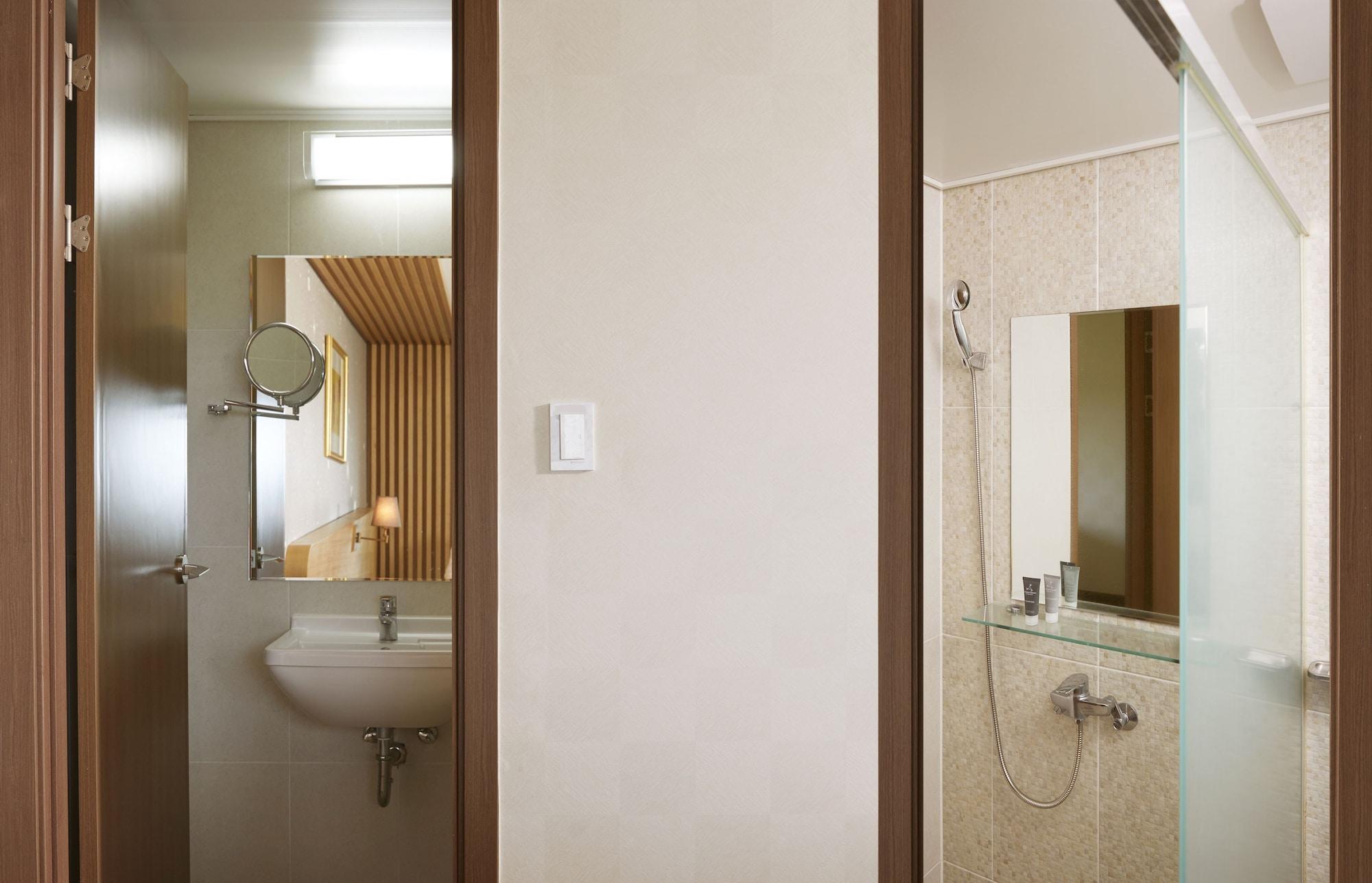 סאוגוויפו Jeju Aerospace Hotel מראה חיצוני תמונה