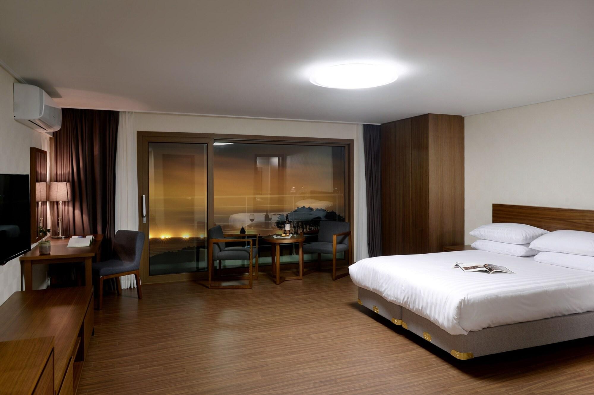 סאוגוויפו Jeju Aerospace Hotel מראה חיצוני תמונה