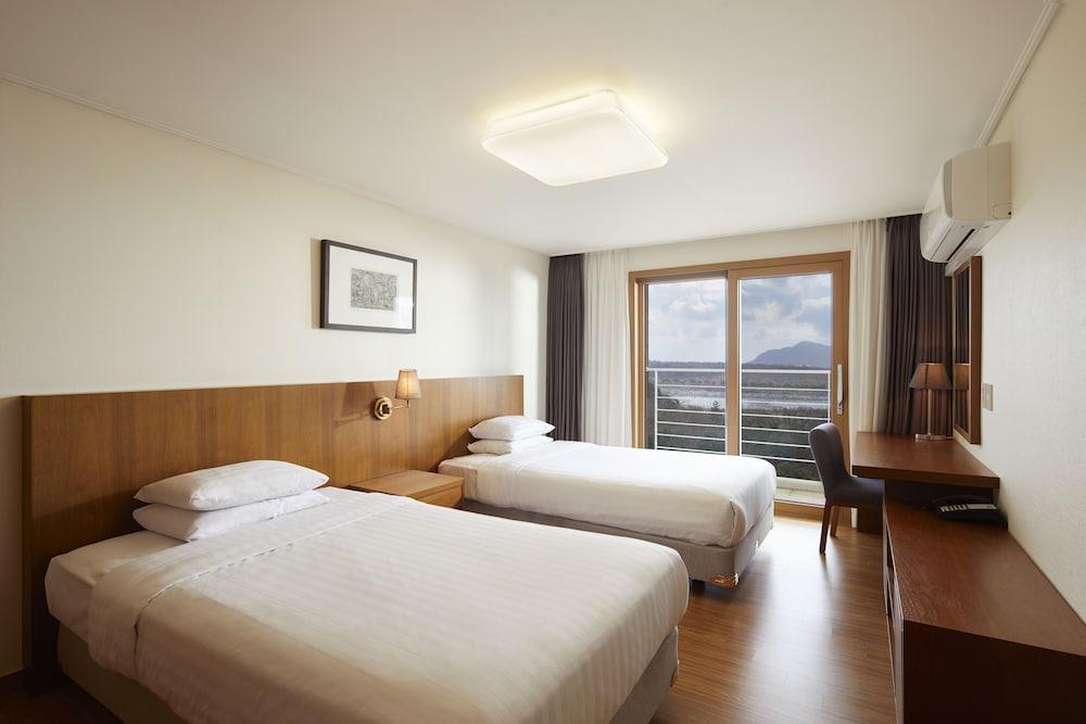 סאוגוויפו Jeju Aerospace Hotel מראה חיצוני תמונה