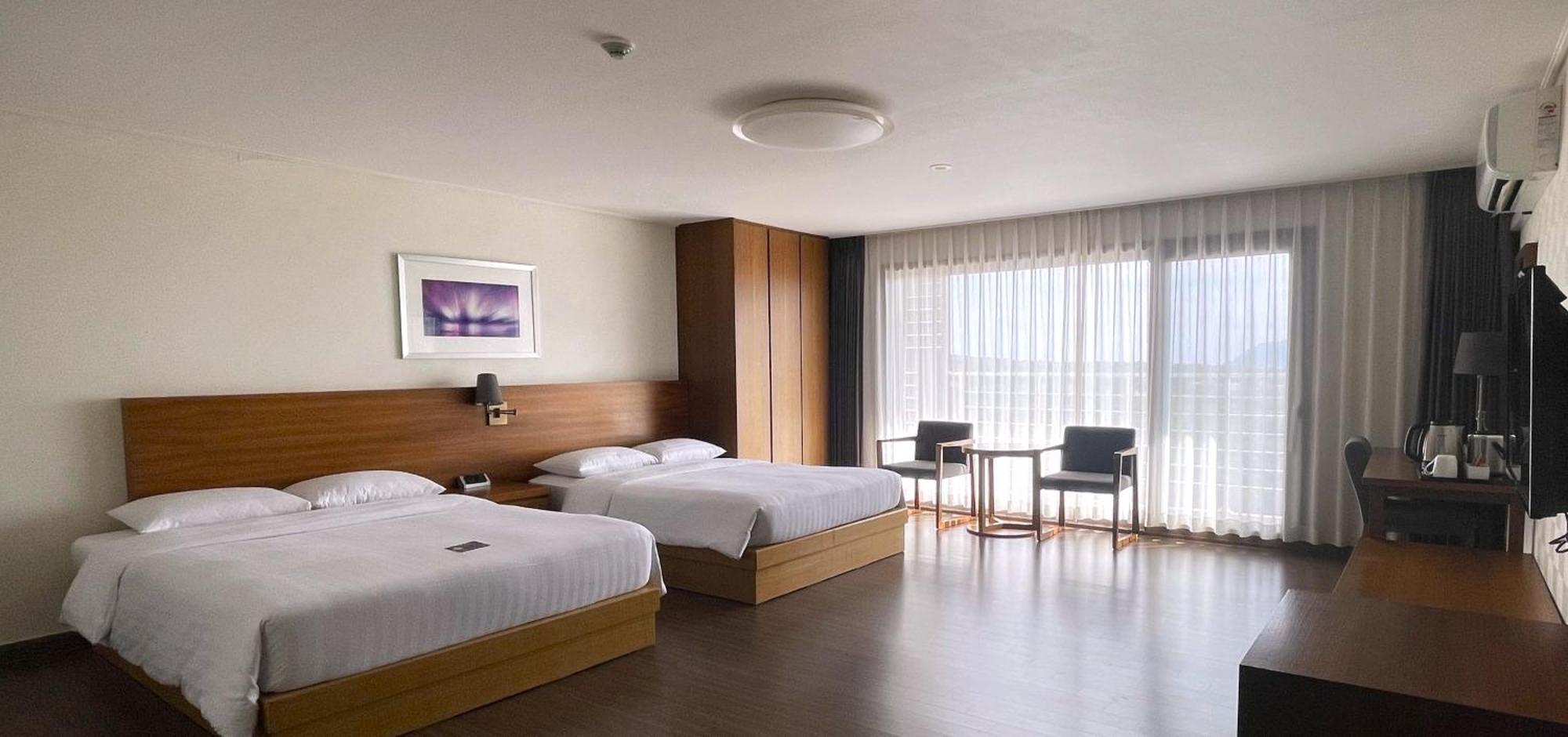 סאוגוויפו Jeju Aerospace Hotel מראה חיצוני תמונה