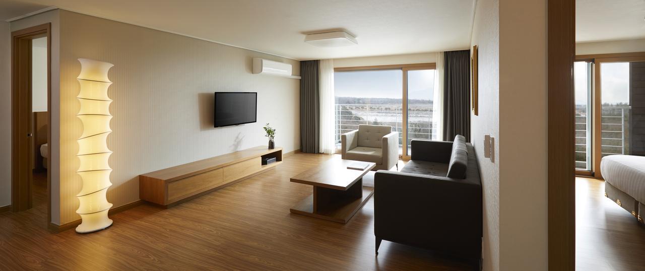 סאוגוויפו Jeju Aerospace Hotel מראה חיצוני תמונה