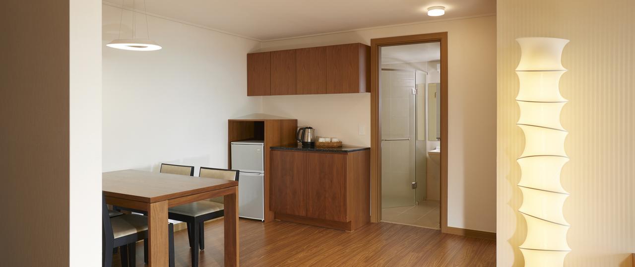 סאוגוויפו Jeju Aerospace Hotel מראה חיצוני תמונה