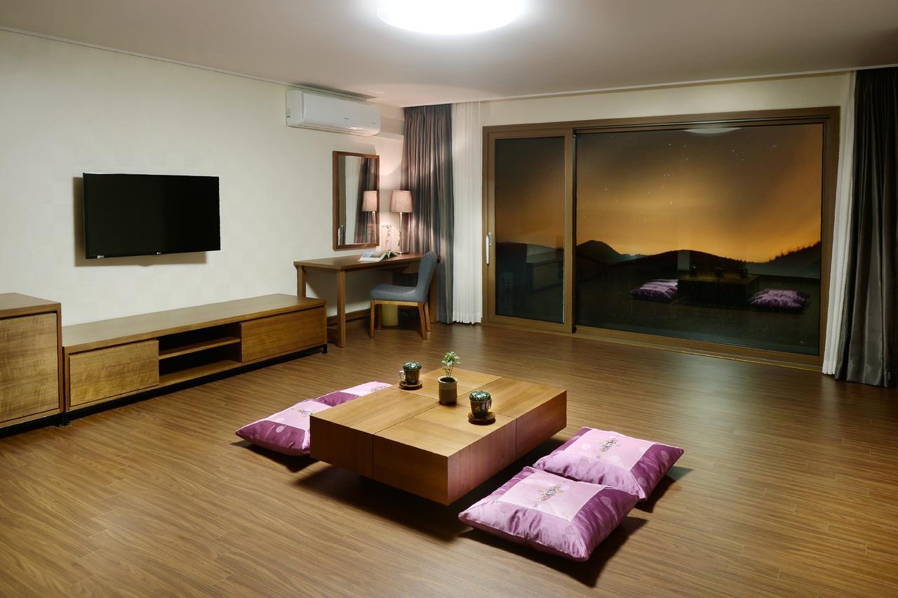 סאוגוויפו Jeju Aerospace Hotel מראה חיצוני תמונה