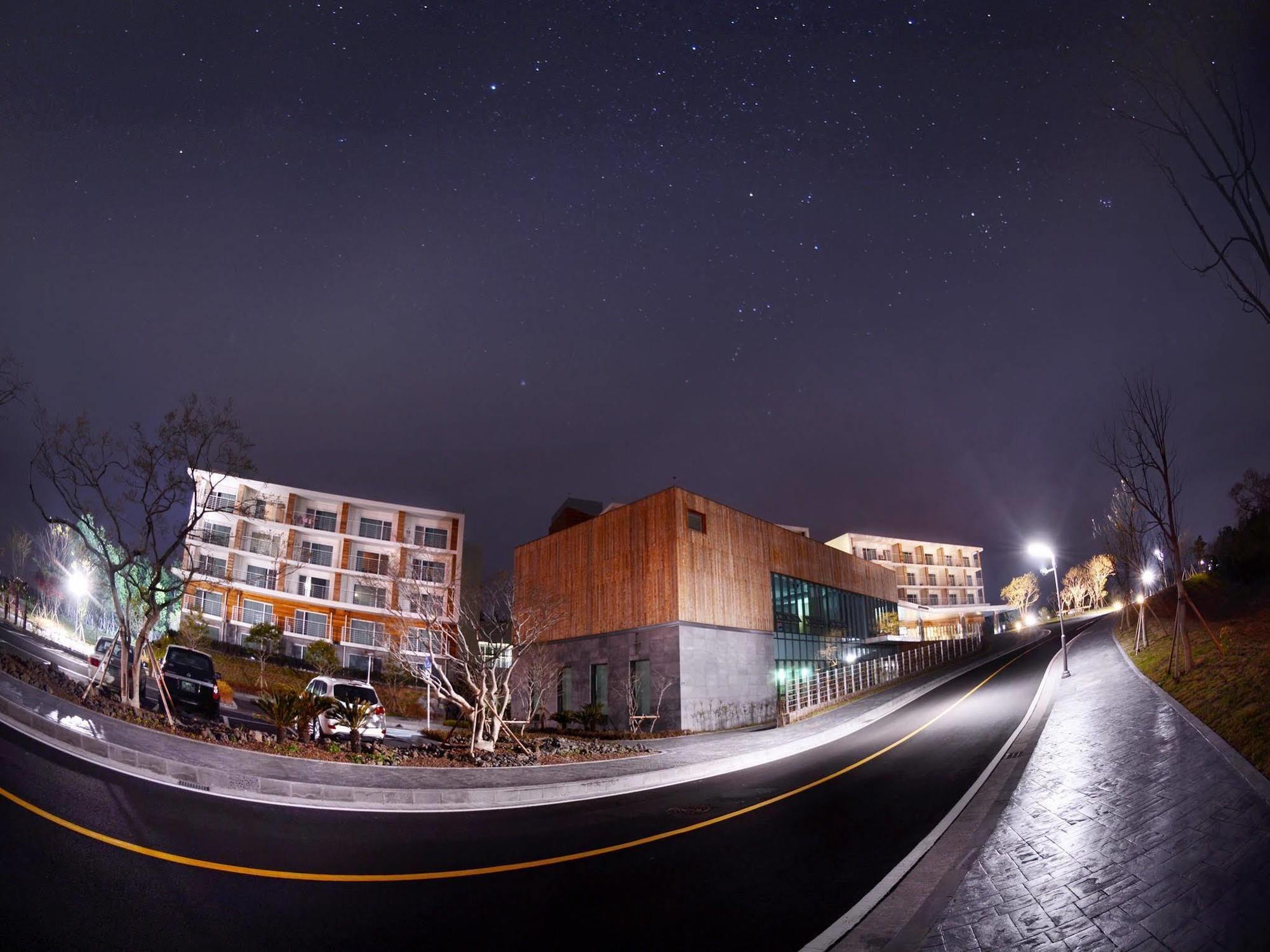 סאוגוויפו Jeju Aerospace Hotel מראה חיצוני תמונה