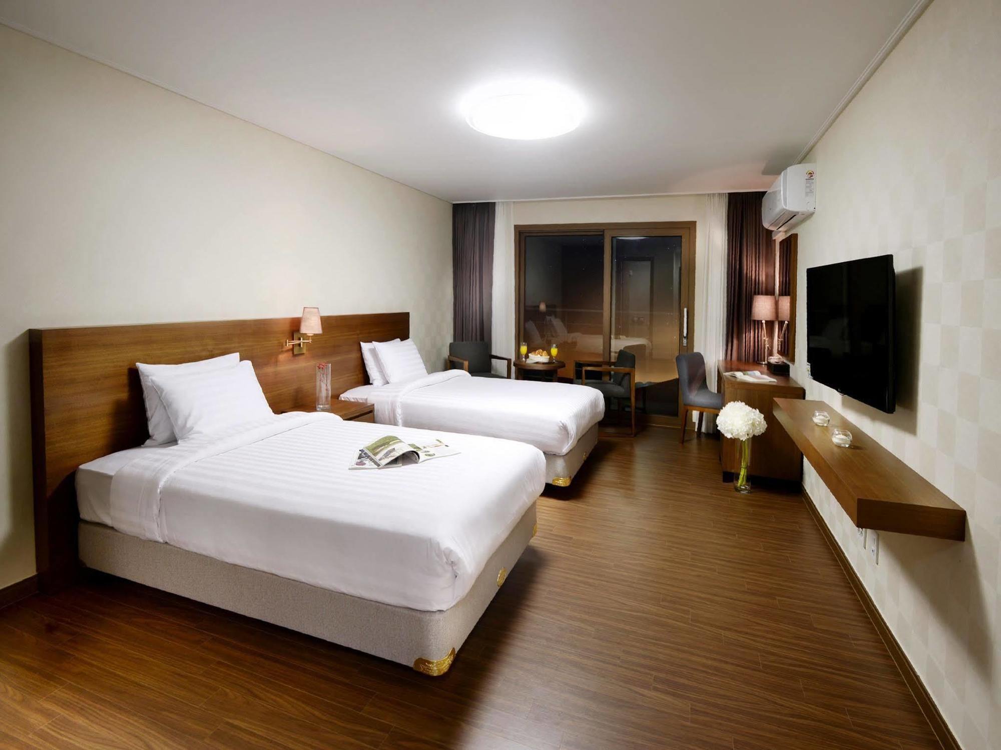 סאוגוויפו Jeju Aerospace Hotel מראה חיצוני תמונה