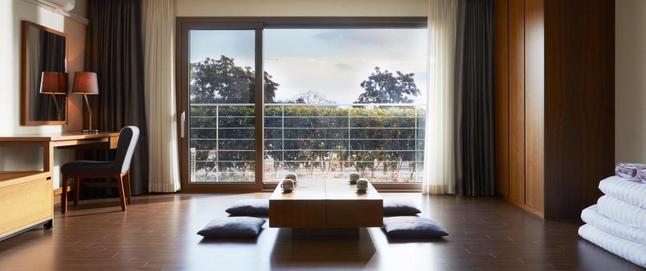סאוגוויפו Jeju Aerospace Hotel מראה חיצוני תמונה